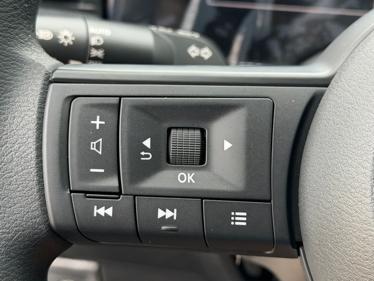 New 2026 Nissan Kicks SV AWD/4WD image 14