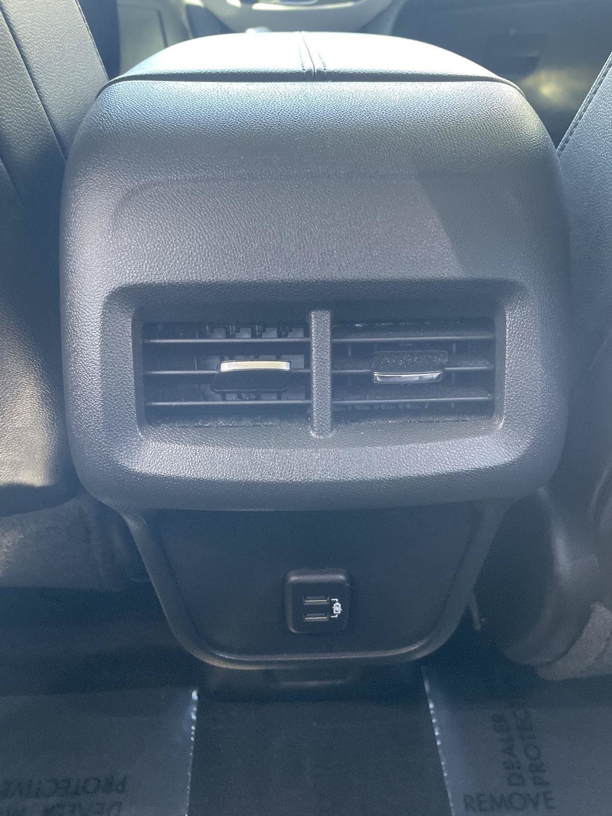 Used 2020 Chevrolet Equinox Premier FWD image 23