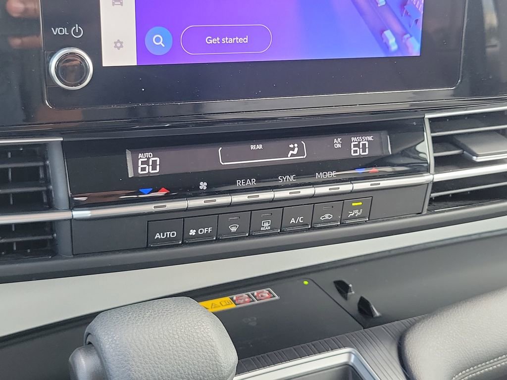 Certified 2025 Toyota Sienna LE image 23