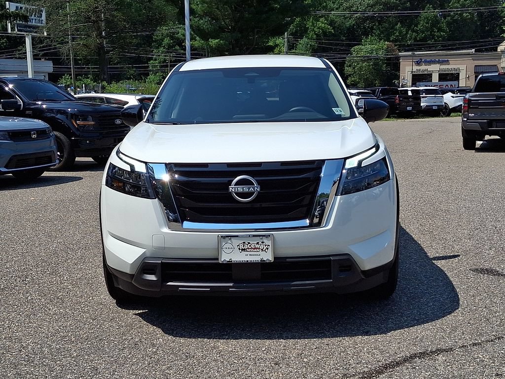 Used 2025 Nissan Pathfinder S AWD/4WD image 3