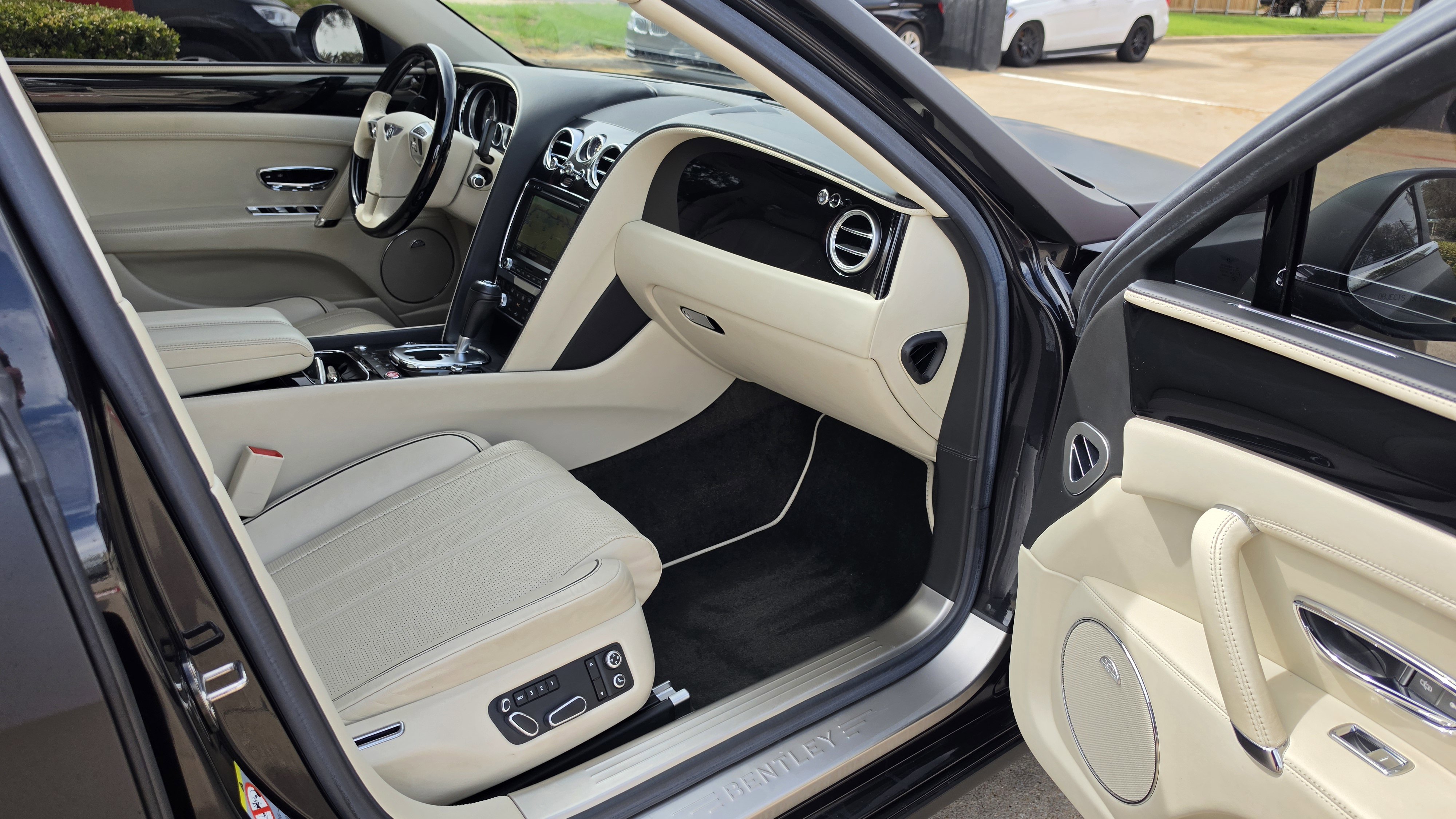 Used 2015 Bentley Flying Spur V8 image 37