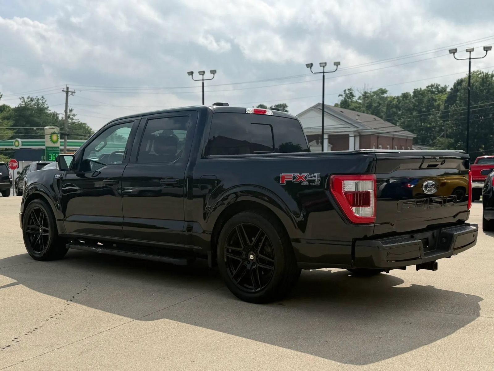Used 2021 Ford F150 Lariat w/ Equipment Group 502A High AWD/4WD image 3