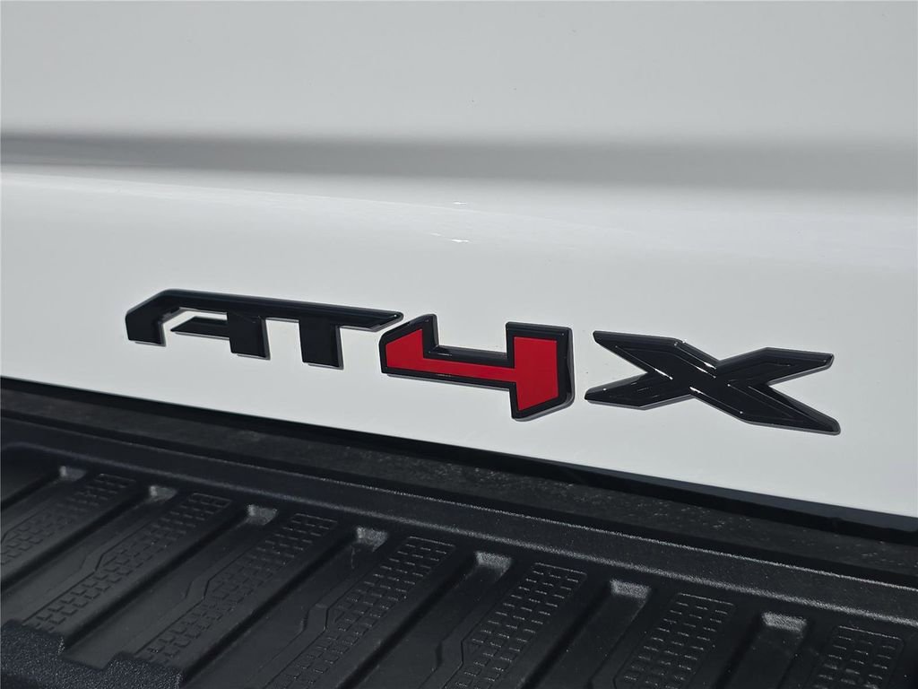 Used 2025 GMC Sierra 2500 AT4X image 6