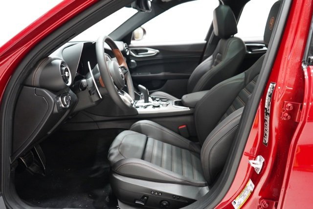 New 2025 Alfa Romeo Giulia Intensa w/ Driving Assist Package image 14