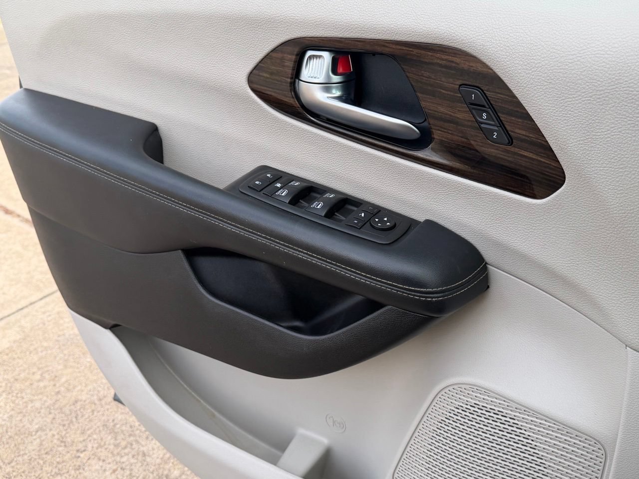 Used 2023 Chrysler Pacifica Limited FWD image 26