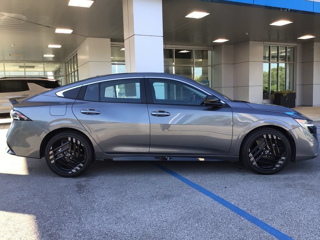 Used 2026 Nissan Sentra SR w/ Floor Mat Package FWD image 5