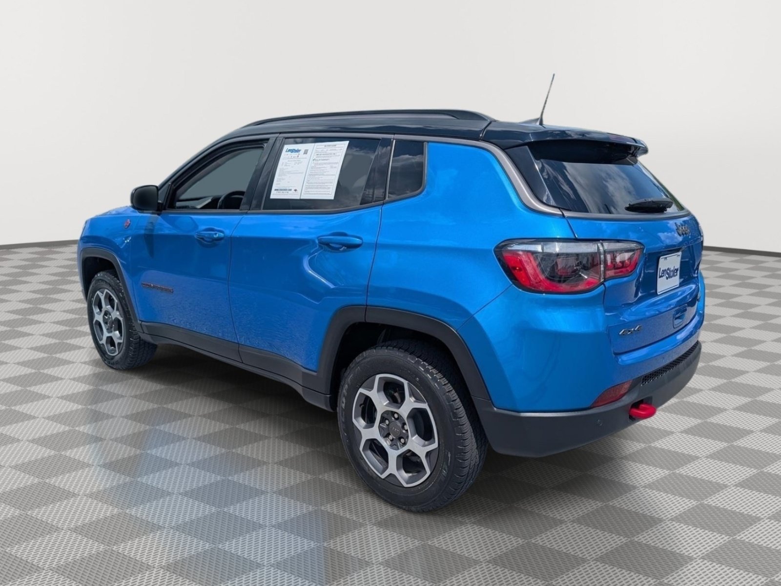 Used 2022 Jeep Compass Trailhawk w/ Trailhawk Convenience Group AWD/4WD image 3
