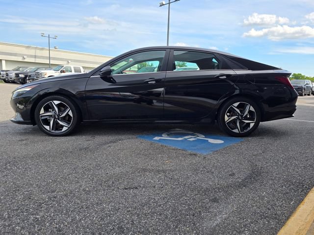 Used 2023 Hyundai Elantra Limited w/ Preferred Accessory Package FWD image 30