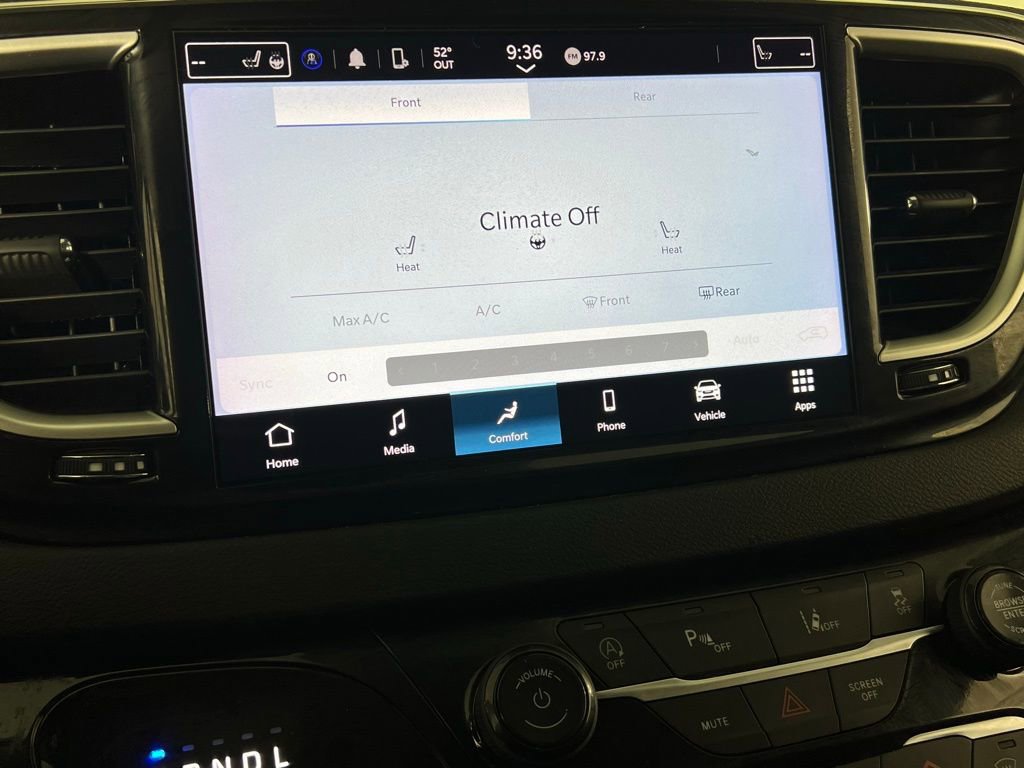 Used 2024 Chrysler Pacifica Touring-L image 21