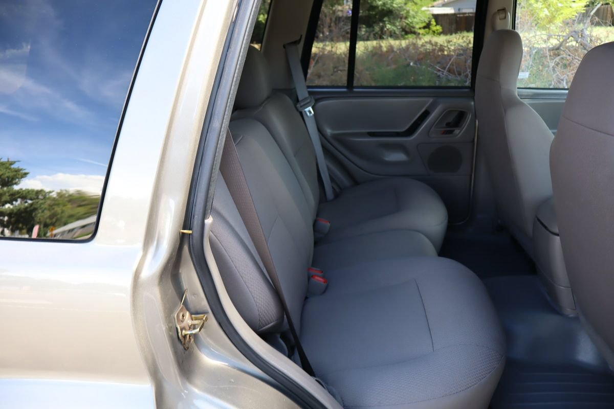 Used 2004 Jeep Grand Cherokee Laredo w/ Convenience Group AWD/4WD image 21