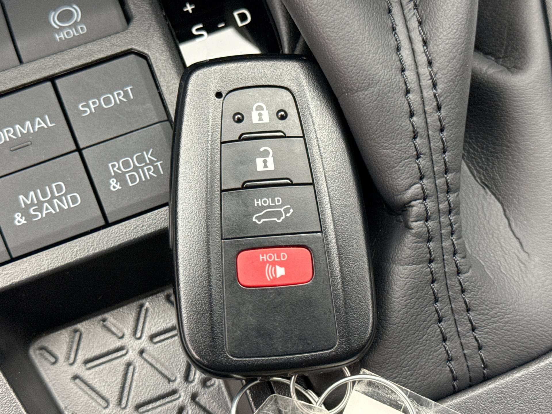 Used 2025 Toyota RAV4 XLE w/ Convenience Package AWD/4WD image 23