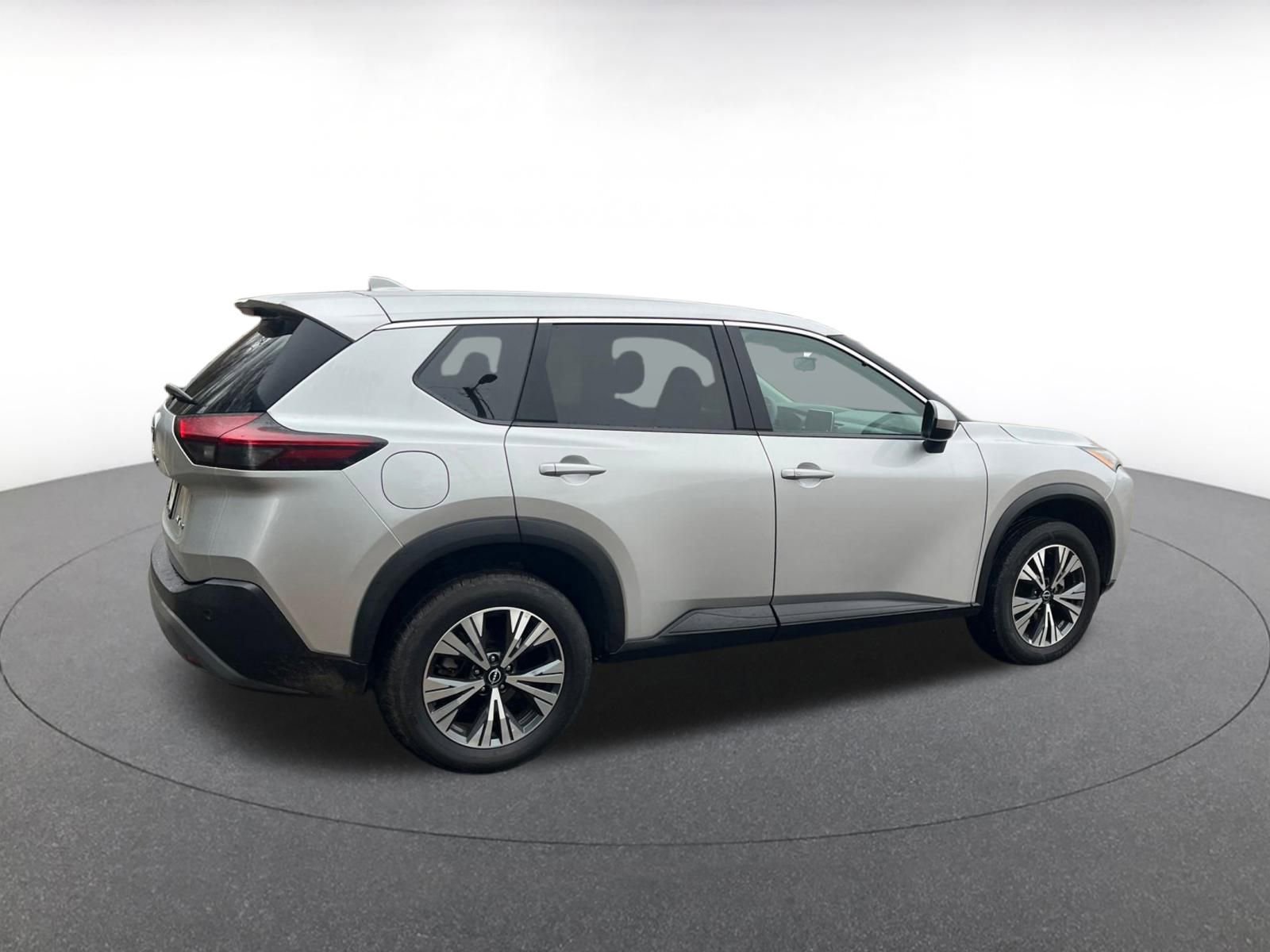 Used 2023 Nissan Rogue SV image 14