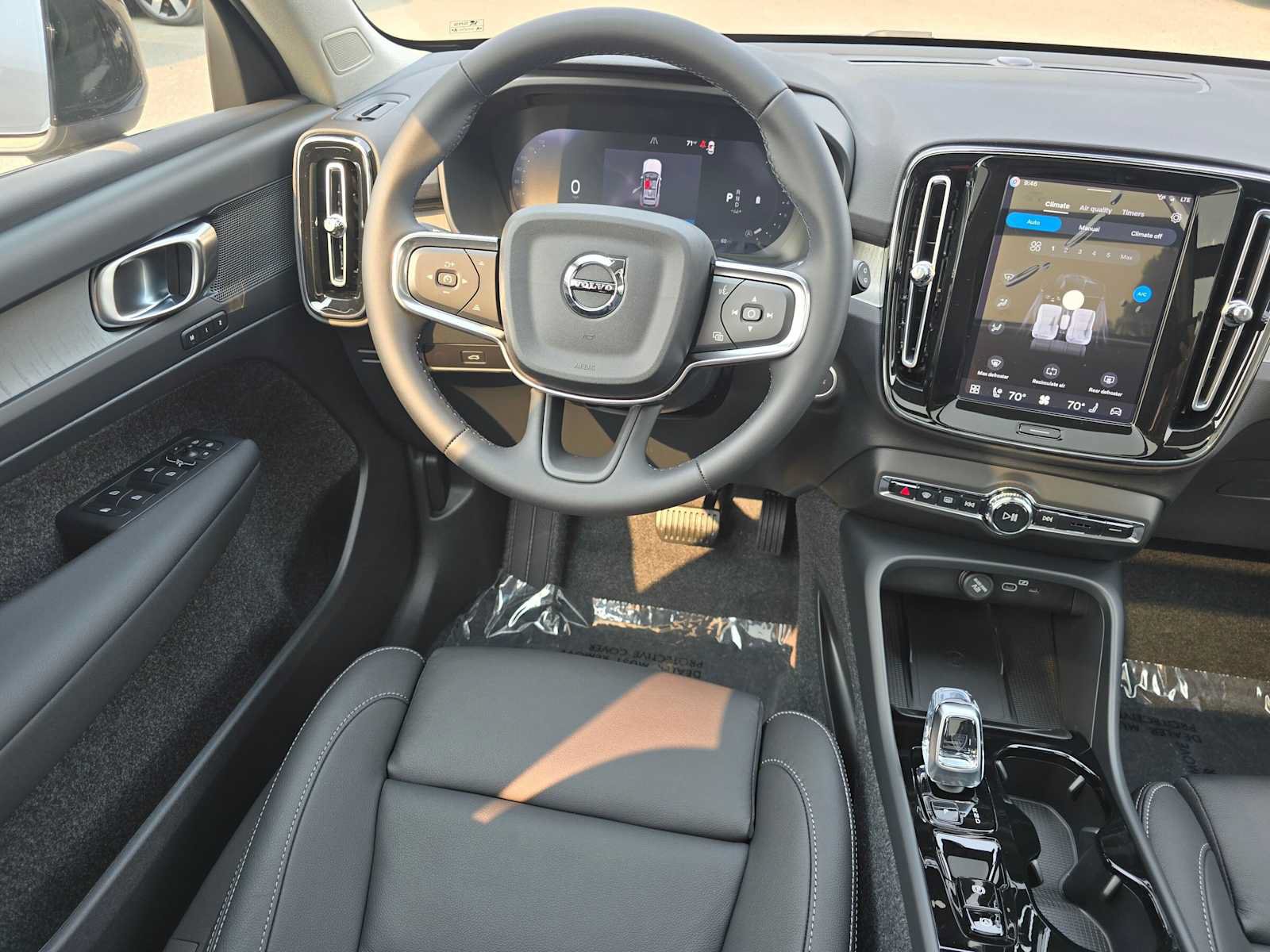 New 2026 Volvo XC40 B5 Plus w/ Protection Package Premier AWD/4WD image 17