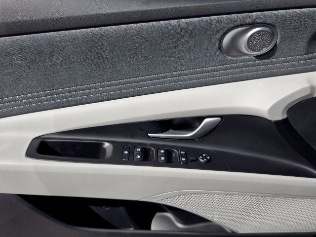 New 2026 Hyundai Elantra SEL Sport FWD image 14