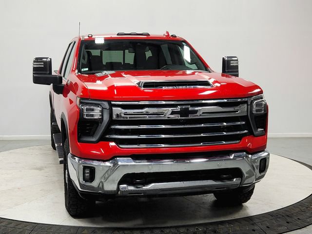 Used 2024 Chevrolet Silverado 3500 LTZ w/ LTZ Plus Package image 2