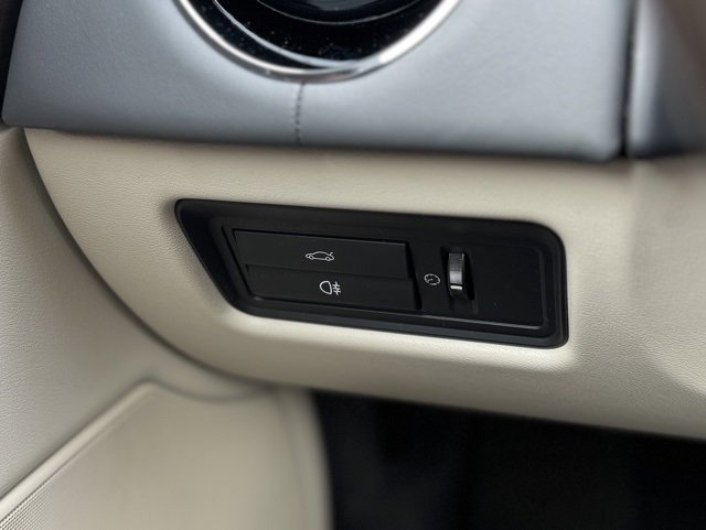 Used 2019 Jaguar XJ L Supercharged image 32