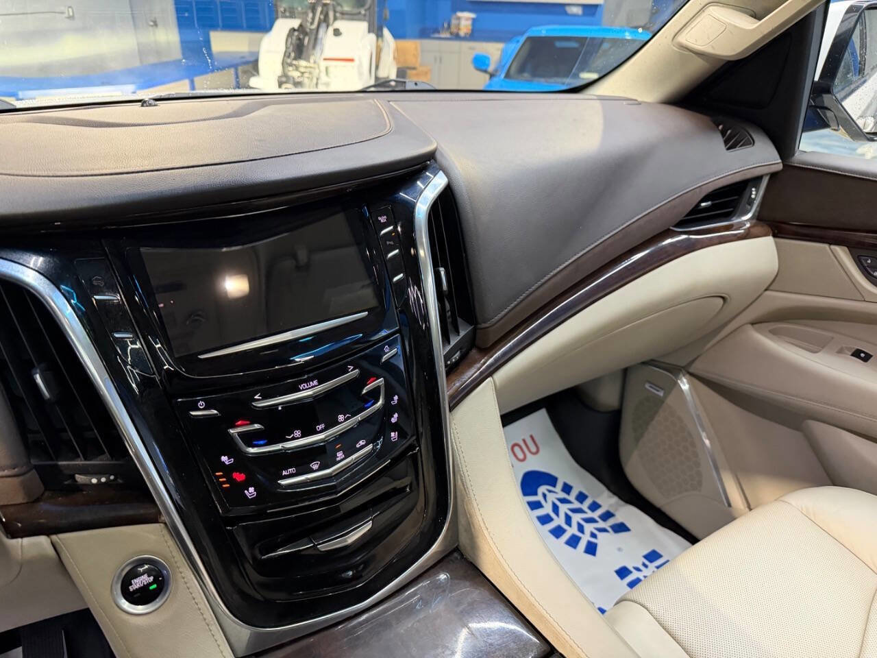 Used 2016 Cadillac Escalade Premium image 29
