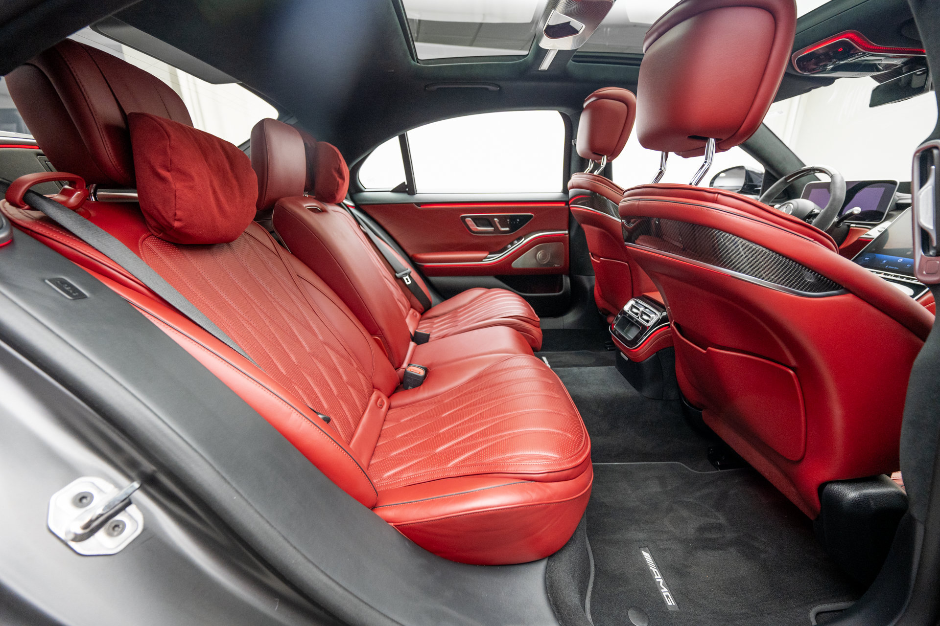 Used 2024 Mercedes-Benz S 63 AMG S w/ AMG Night Package image 17