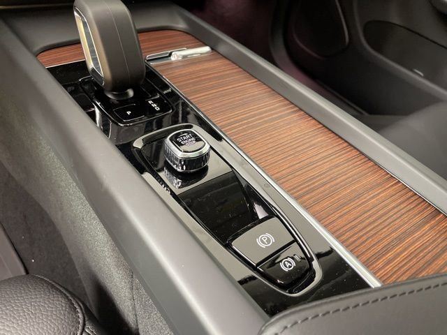 Certified 2024 Volvo XC60 T8 Plus w/ Protection Package Premier image 23