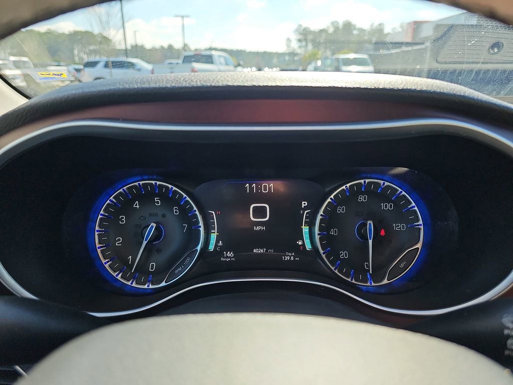 Used 2020 Chrysler Pacifica Limited image 24