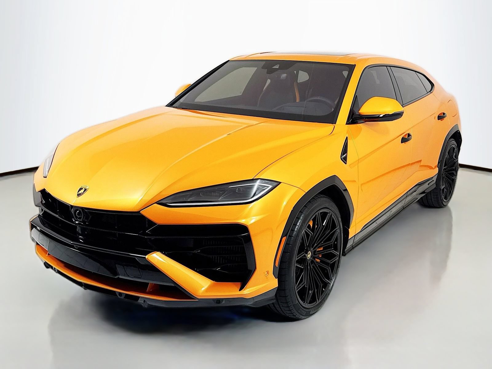 Used 2025 Lamborghini Urus SE AWD/4WD image 3