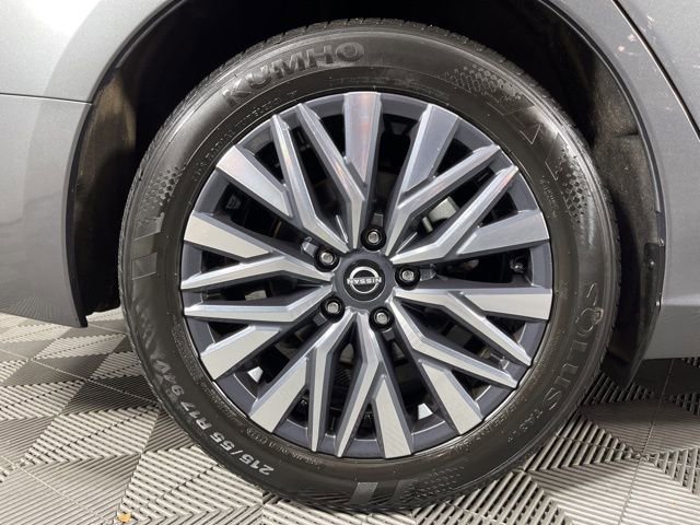 Used 2024 Nissan Altima 2.5 SV image 14