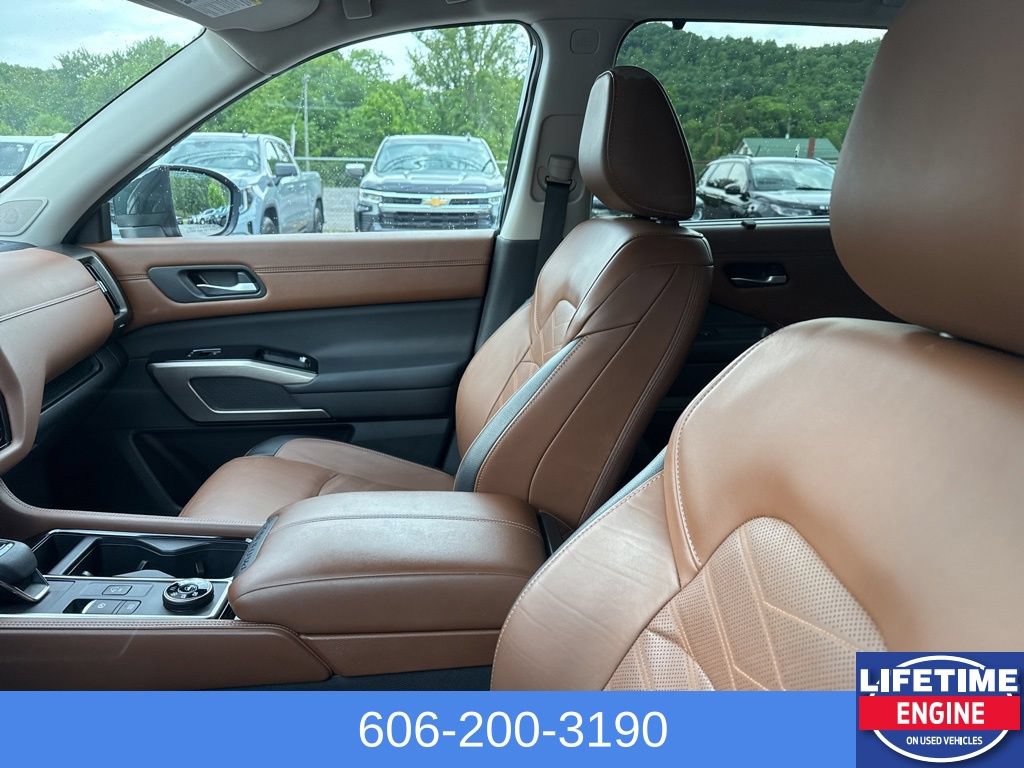 Used 2023 Nissan Pathfinder Platinum w/ Cargo Package AWD/4WD image 13