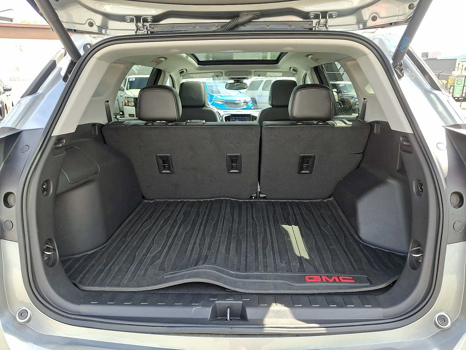 Used 2023 GMC Terrain SLT w/ Infotainment Package II AWD/4WD image 27