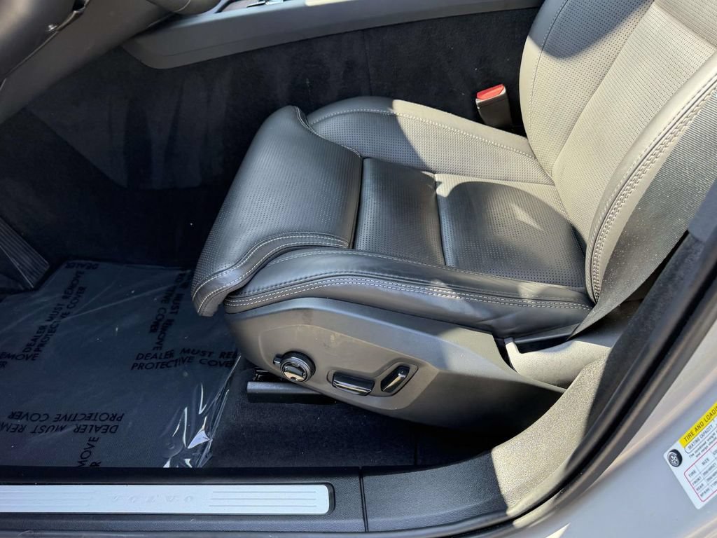 Used 2023 Volvo XC60 B5 Ultimate w/ Climate Package FWD image 17