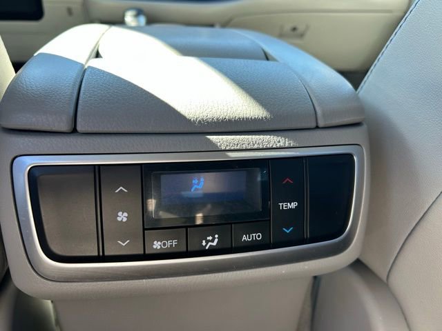 Used 2018 Toyota Highlander XLE AWD/4WD image 18