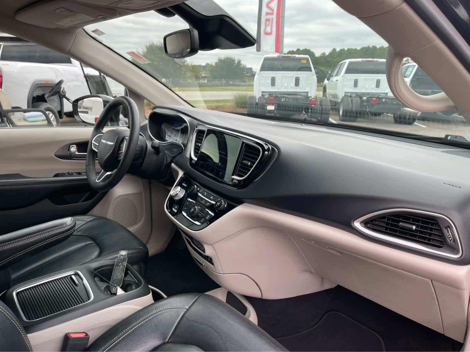 Used 2022 Chrysler Pacifica Touring-L FWD image 25