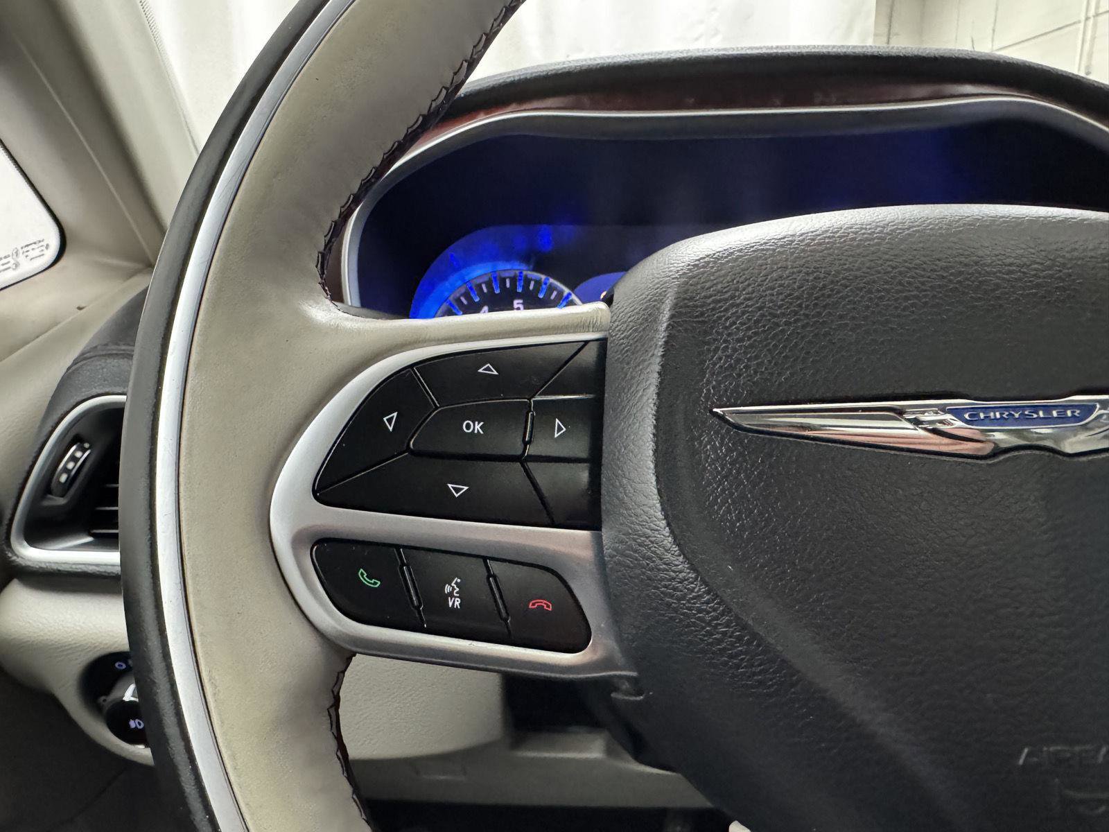 Used 2017 Chrysler Pacifica Limited image 20