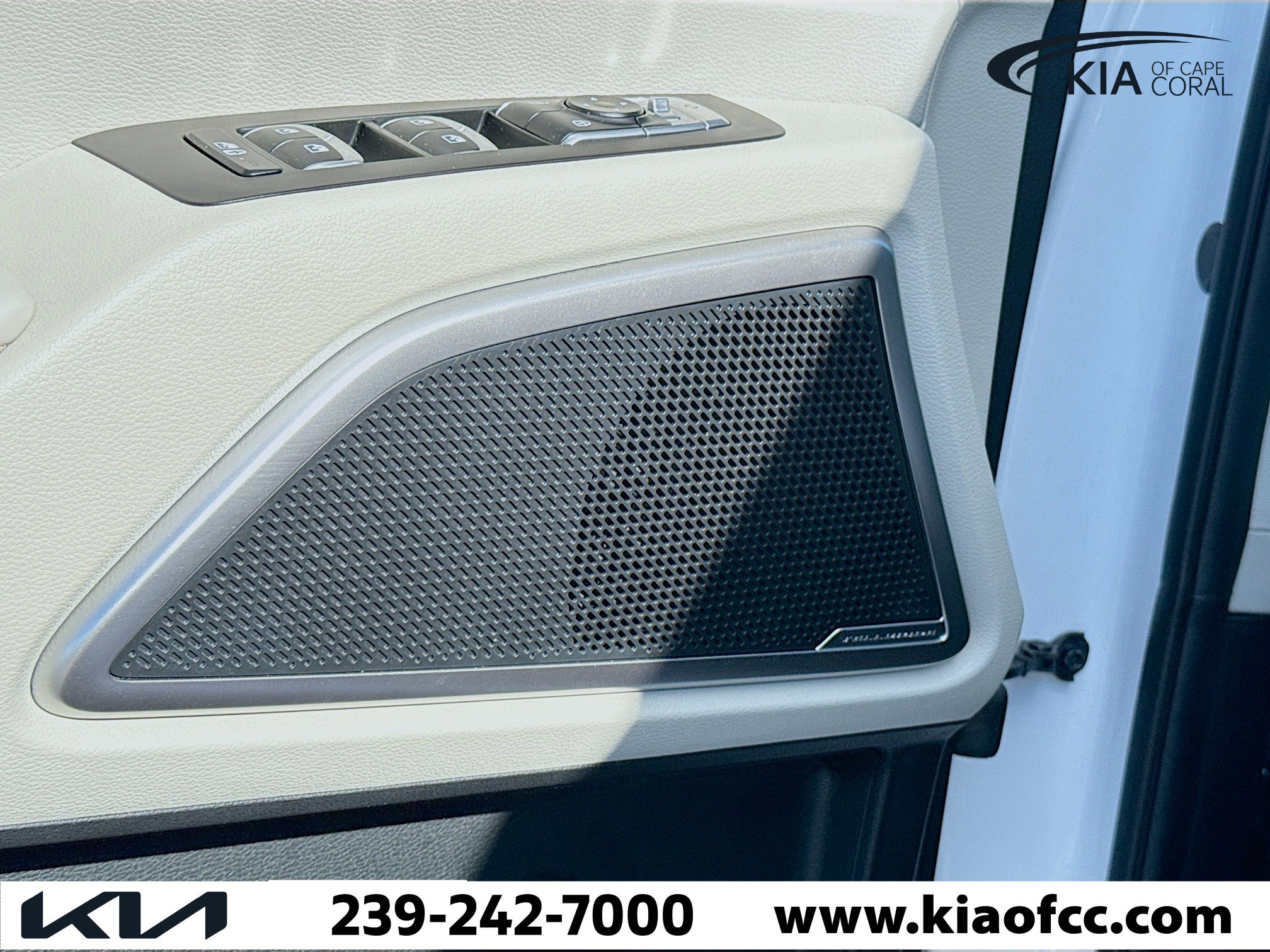 Used 2025 Kia Telluride EX w/ EX Captain's Chair Package image 24