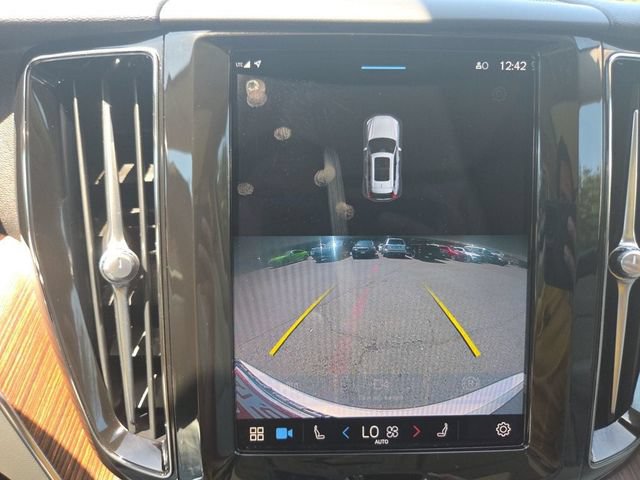 Used 2022 Volvo XC60 B5 Momentum AWD/4WD image 29