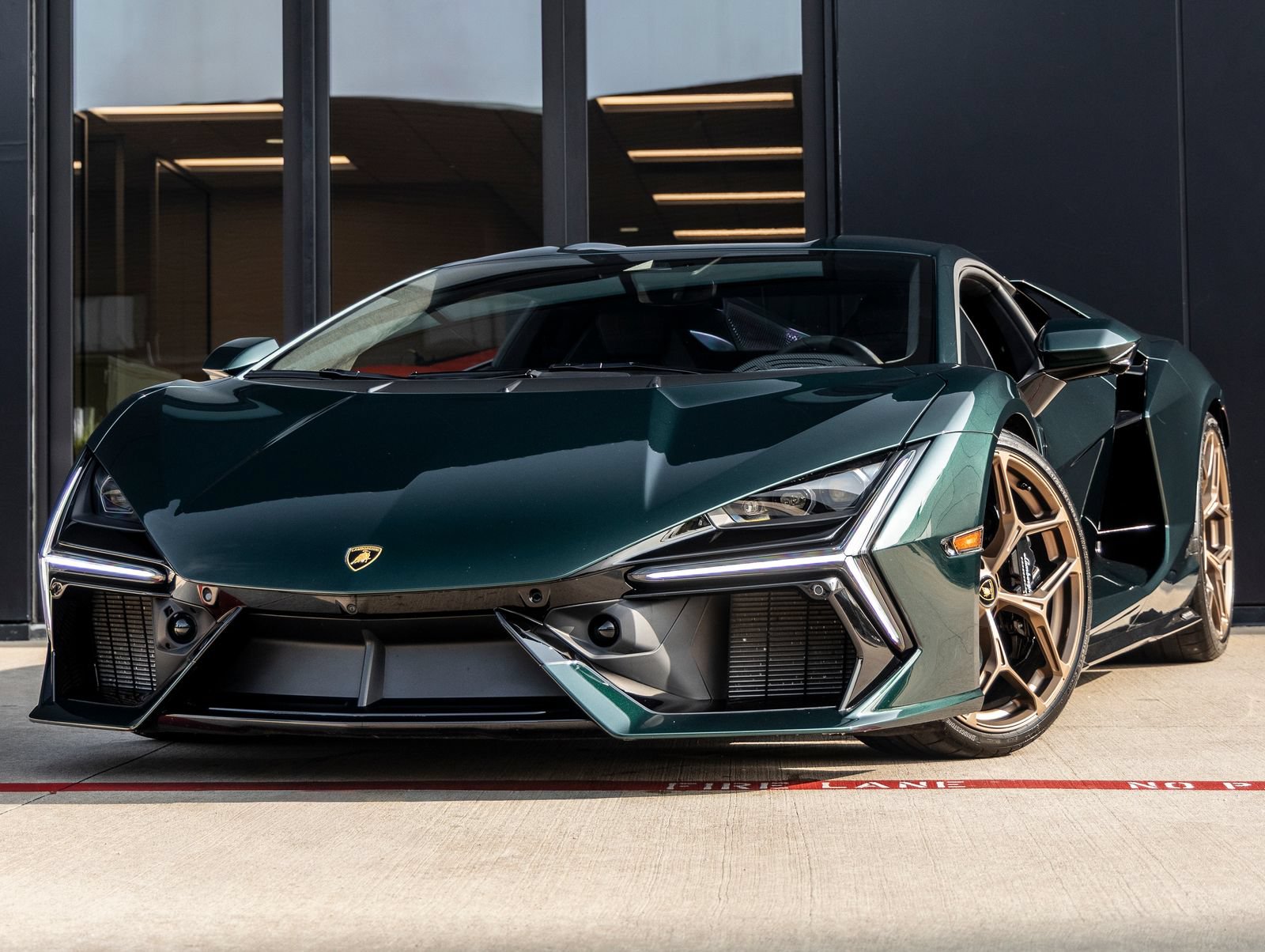 Used 2025 Lamborghini Revuelto AWD/4WD image 1