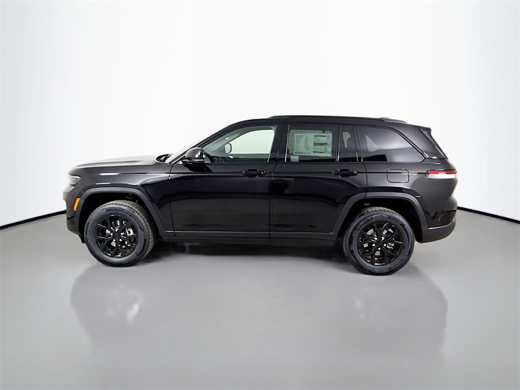 New 2025 Jeep Grand Cherokee Altitude image 4