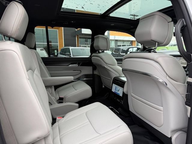 New 2026 Jeep Grand Wagoneer Summit w/ Premium Group III AWD/4WD image 14