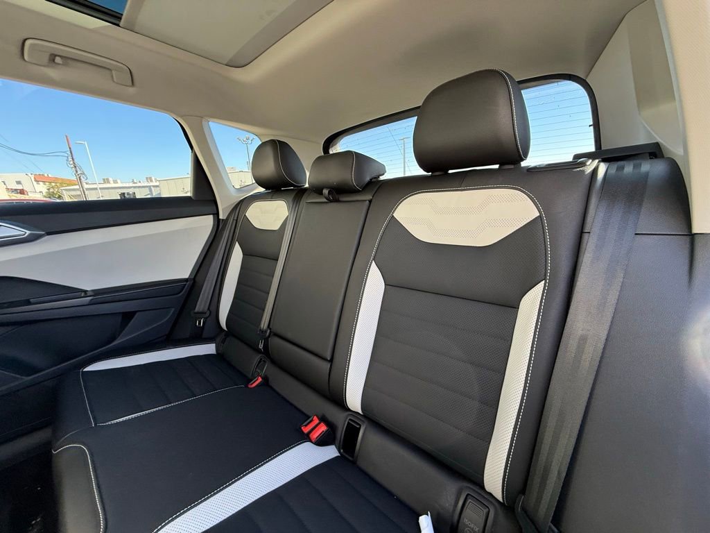 Certified 2025 Volkswagen Taos SEL image 7