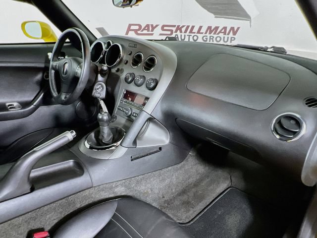Used 2007 Pontiac Solstice Convertible w/ Premium Package RWD image 30