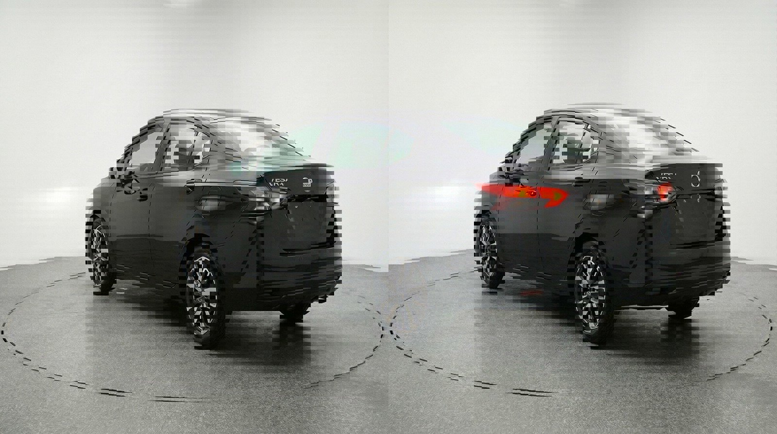 Used 2025 Nissan Versa SV image 5