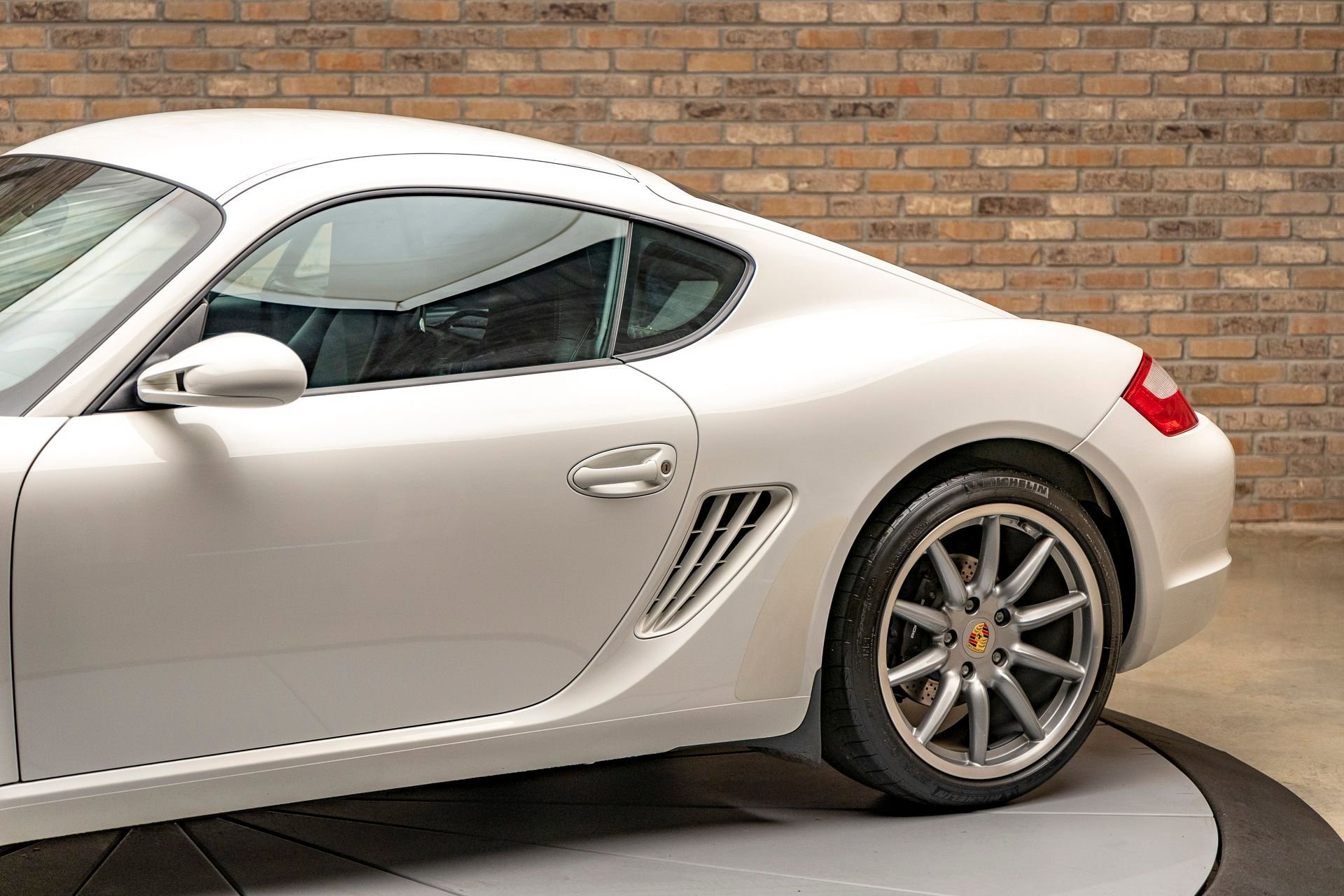 Used 2007 Porsche Cayman image 8