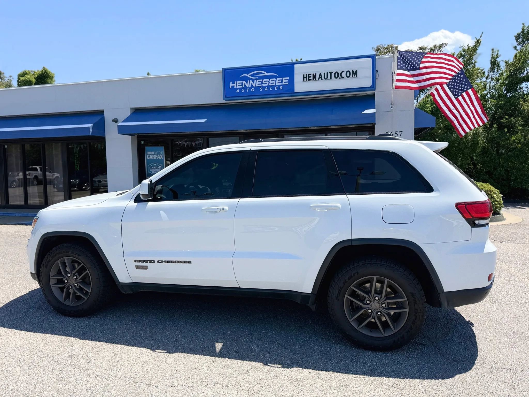 Used 2016 Jeep Grand Cherokee Laredo 75th Anniversary AWD/4WD image 27