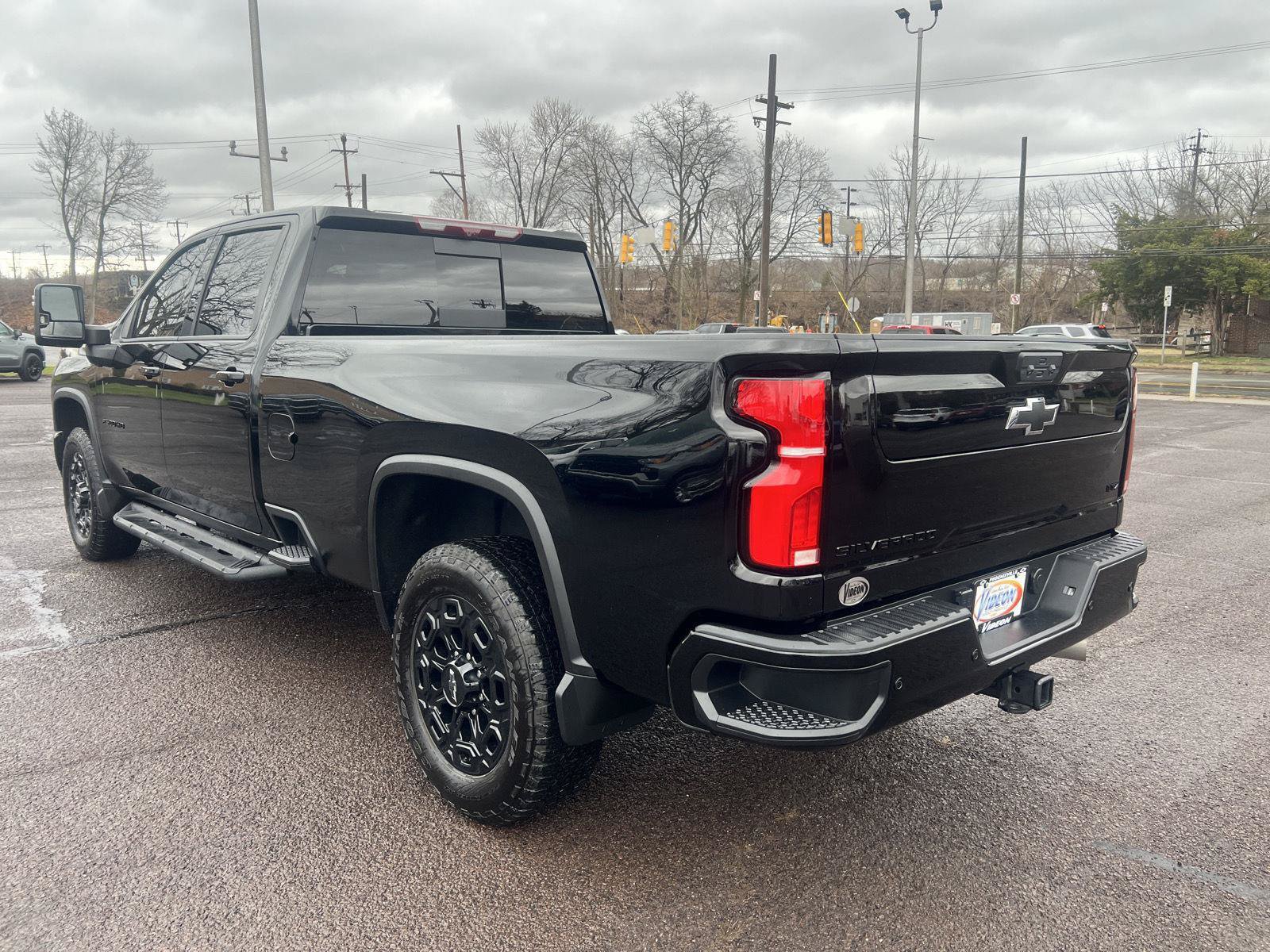 Used 2024 Chevrolet Silverado 2500 LTZ w/ LTZ Plus Package AWD/4WD image 5