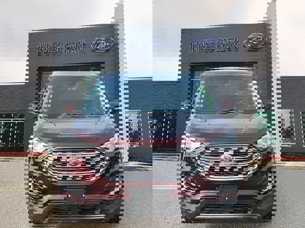 Used 2020 Ford Edge Titanium image 2