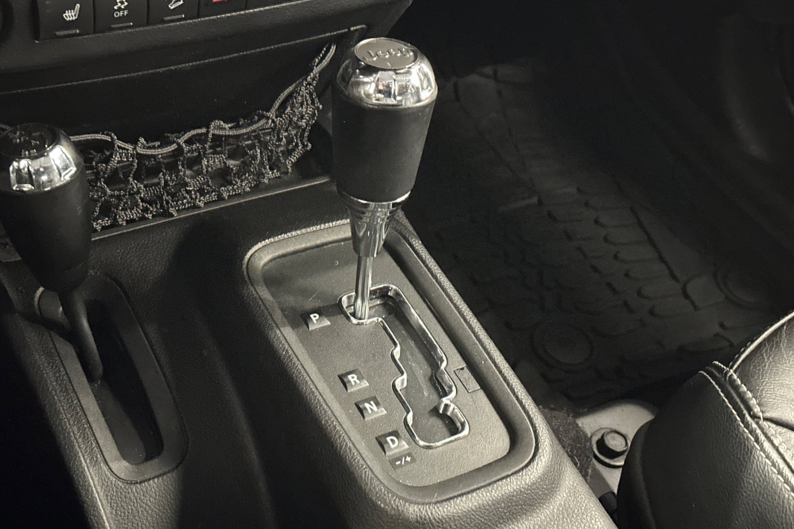 Used 2014 Jeep Wrangler Unlimited Sahara w/ Connectivity Group image 22