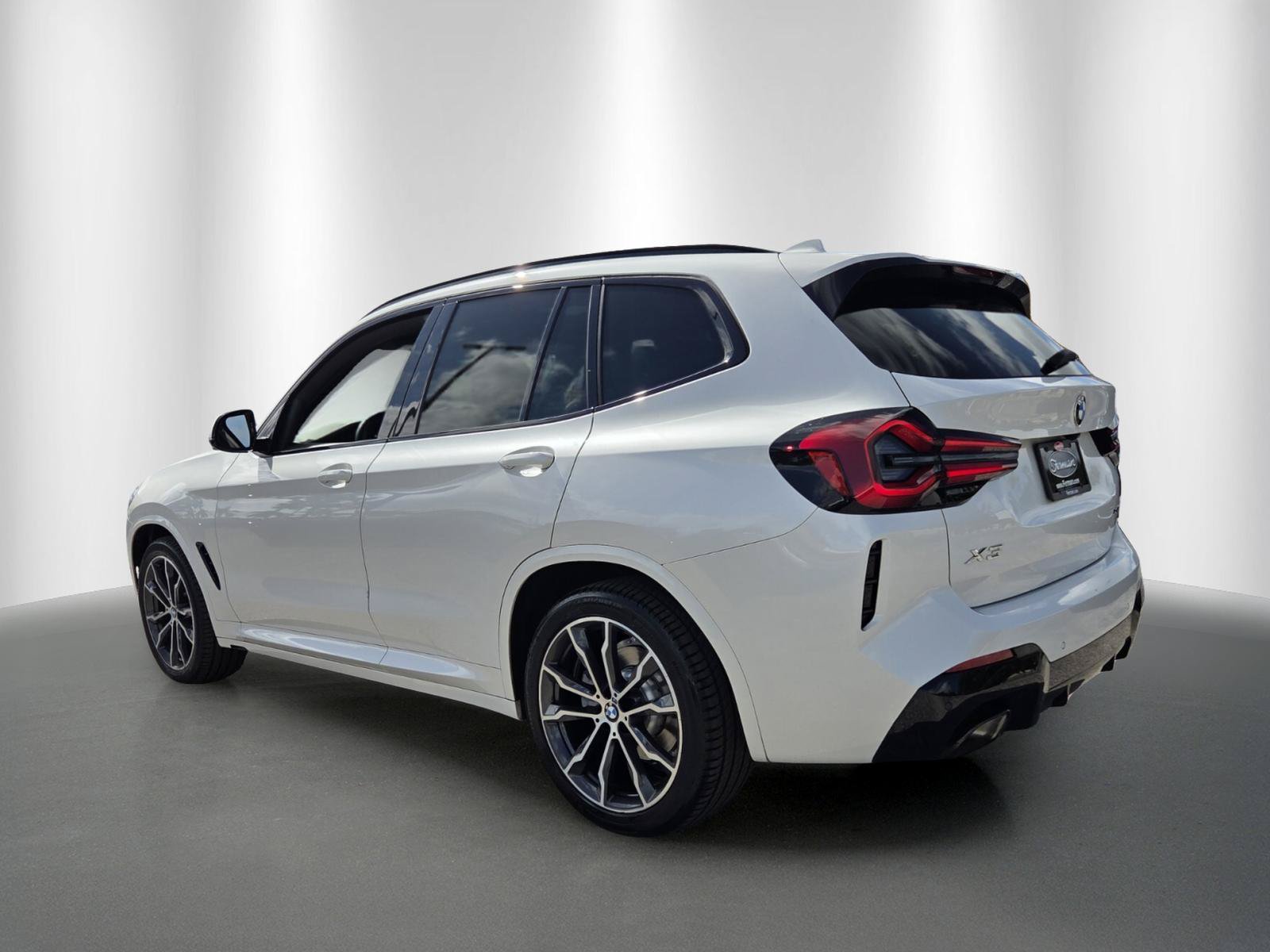 Used 2022 BMW X3 xDrive30i w/ M Sport Package AWD/4WD image 5