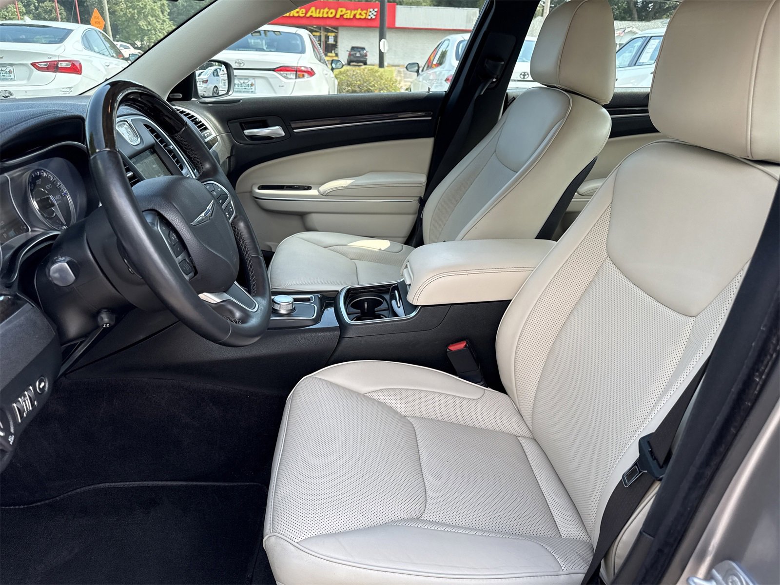 Used 2018 Chrysler 300 Limited w/ Safetytec Plus Group image 9