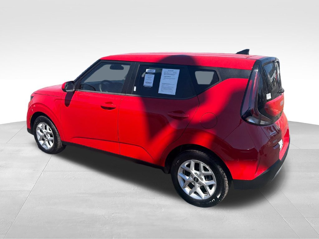 Used 2024 Kia Soul LX w/ Option Group 015 FWD image 3