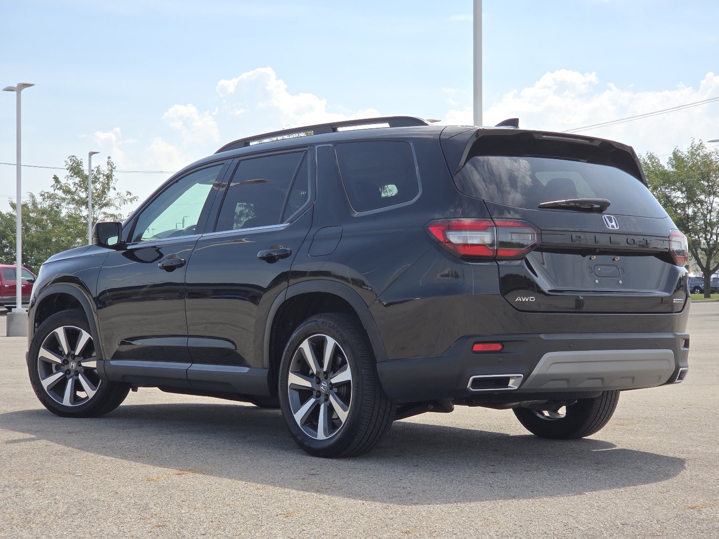 Used 2025 Honda Pilot Touring image 17