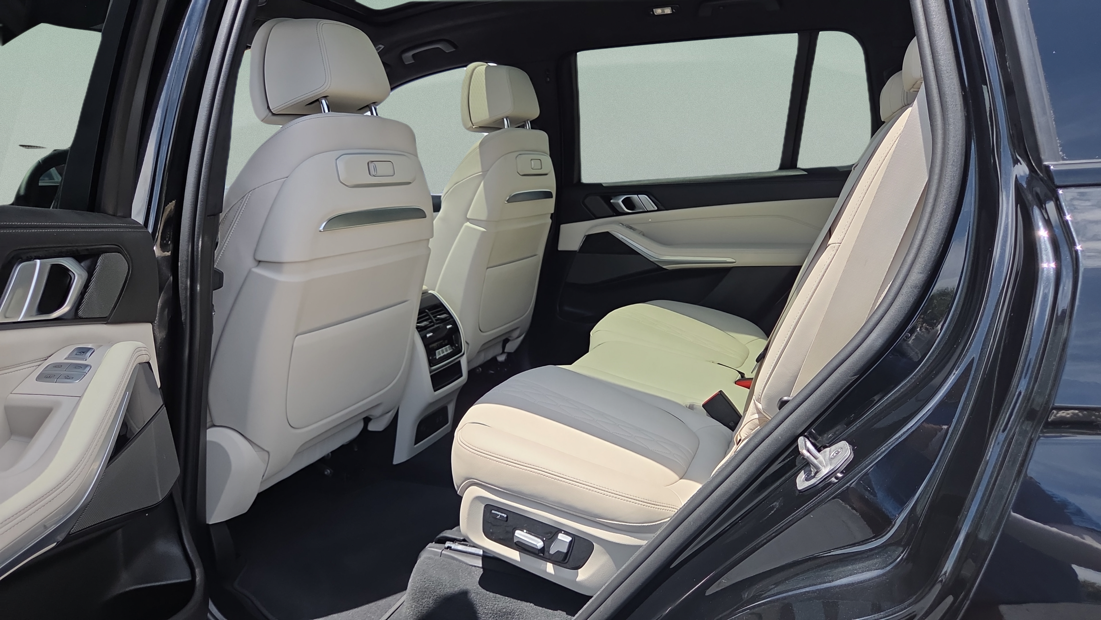 Certified 2024 BMW X7 xDrive40i w/ Executive Package AWD/4WD image 11